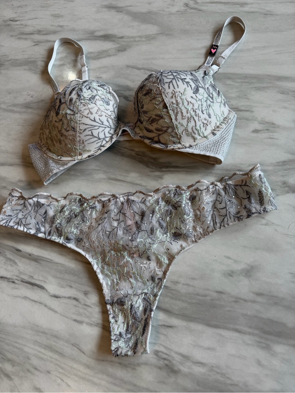 VICTORIAS SECRET Dream Angels Lace Embroidered Bling Bra & Thong Set 34B / L